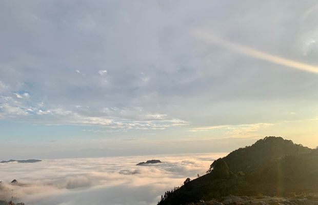 Floating cloud in Hoang Thu Pho